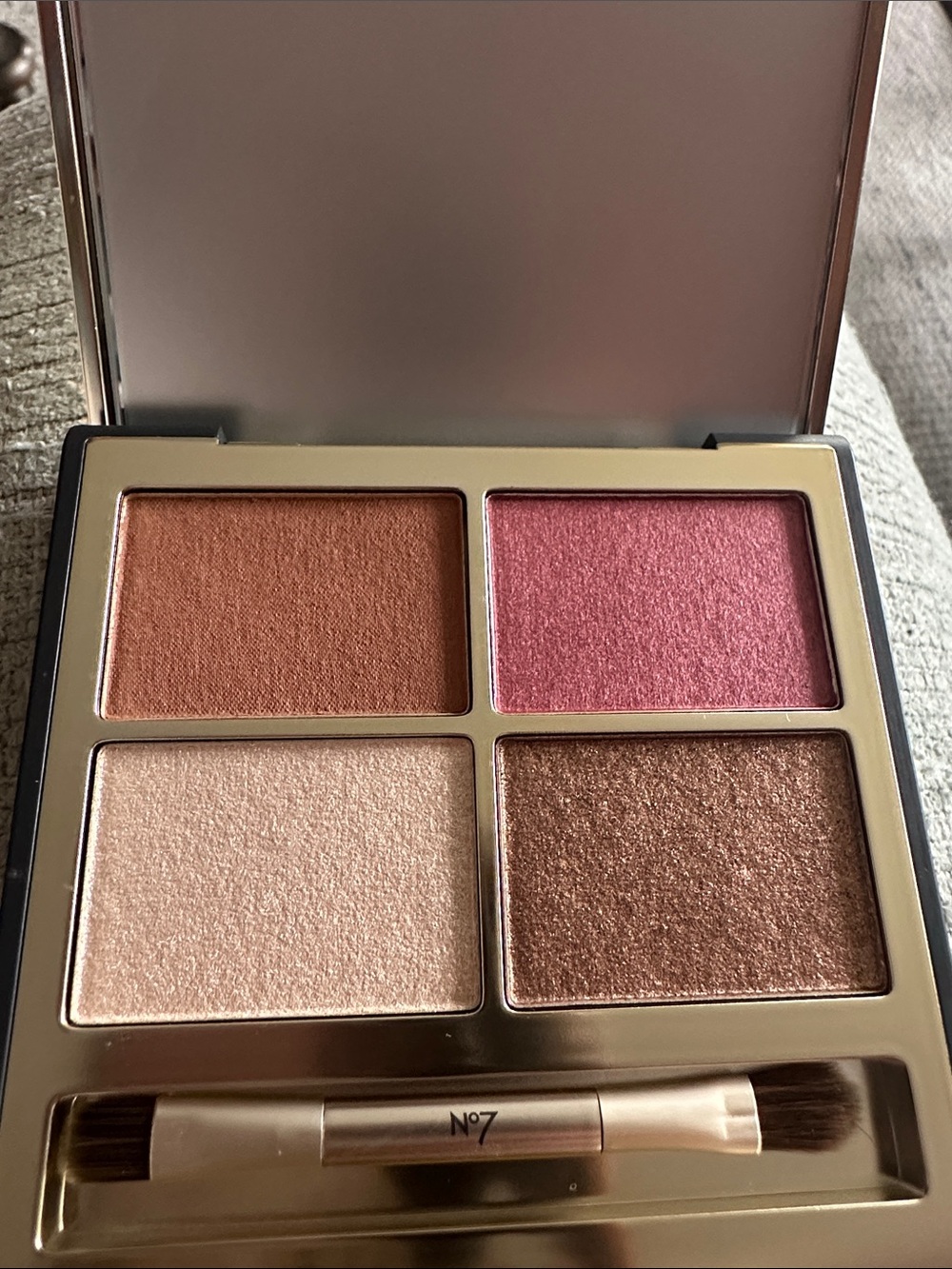 No7 Pro Artist Centre of Attention Eyeshadow Palette NWOB